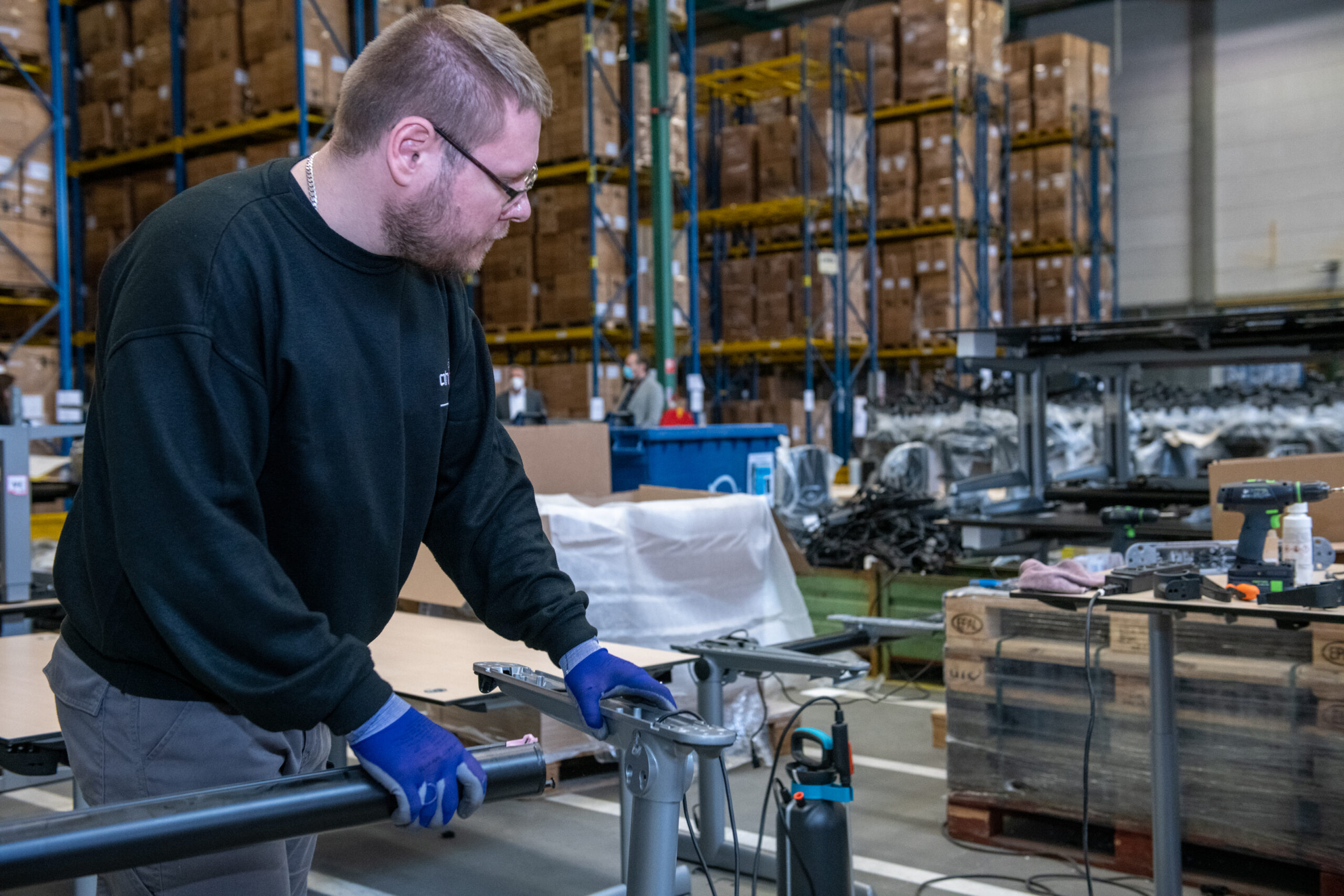 Persoon aan het werk bij Ahrend, de winnaar van de Gouden Cirkel
